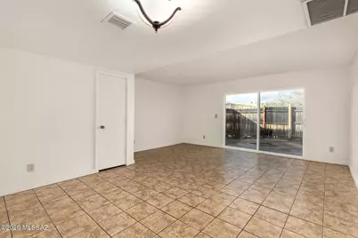712 W Limberlost Drive #16, Tucson, AZ 85705 - Photo 5
