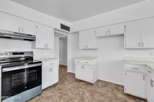 3201 N Olsen Ave, Tucson, AZ 85719 - Photo 9