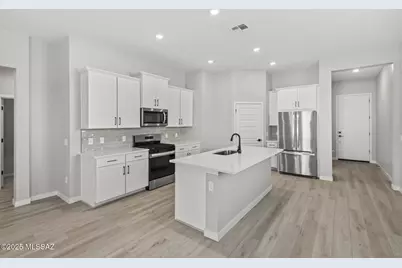 7802 S Wild Prairie Drive S, Tucson, AZ 85757 - Photo 5