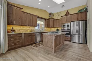 10650 N Sundust Ct, Tucson, AZ 85737 - Photo 5