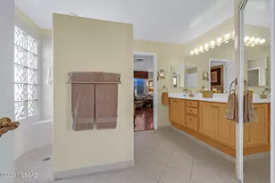 10650 N Sundust Ct, Tucson, AZ 85737 - Photo 11