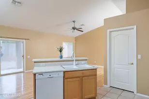 9172 N Treasure Mountain Dr, Tucson, AZ 85742 - Photo 7