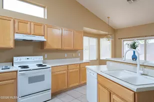 9172 N Treasure Mountain Dr, Tucson, AZ 85742 - Photo 1
