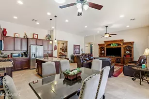 2209 E Bluejay Bluff Ln, Green Valley, AZ 85614 - Photo 17