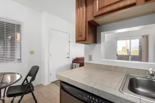 1810 E Blacklidge Dr, Tucson, AZ 85719 - Photo 9