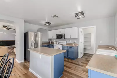 10168 N Pitchingwedge Lane, Oro Valley, AZ 85737 - Photo 9