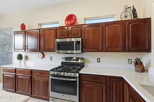 8083 W Greensleeves Way, Tucson, AZ 85743 - Photo 7