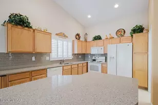 1020 N Rams Head Rd, Green Valley, AZ 85614 - Photo 11