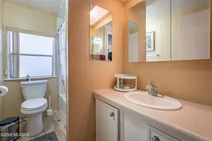 240 W Cumaro Dr, Green Valley, AZ 85614 - Photo 17