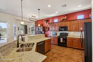 837 W Bosch Dr, Green Valley, AZ 85614 - Photo 11