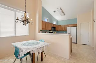 9532 N Twinkling Shadows Way, Tucson, AZ 85743 - Photo 17