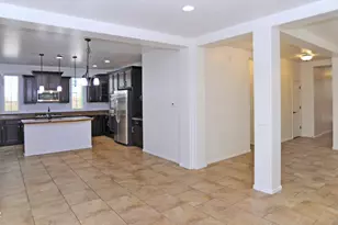 12111 N Golden Mirror Dr, Marana, AZ 85658 - Photo 17