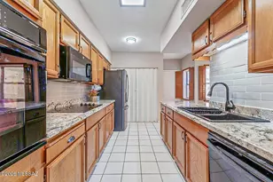 1085 W Camino Sagasta, Green Valley, AZ 85622 - Photo 17