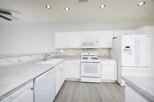 9238 N Crimson Stone Pl, Tucson, AZ 85743 - Photo 3