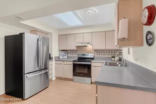 111 E La Espina, Green Valley, AZ 85614 - Photo 11