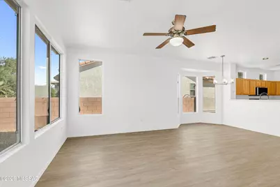 7700 W Wildflower Crest Way, Tucson, AZ 85743 - Photo 13
