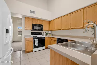 10621 E Northern Crest Drive, Tucson, AZ 85748 - Photo 11