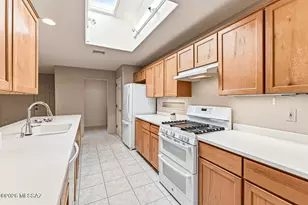 621 S Los Rubies Cir, Green Valley, AZ 85614 - Photo 11