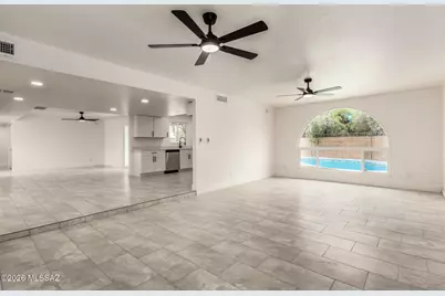 9035 E Berkshire Circle E, Tucson, AZ 85710 - Photo 9