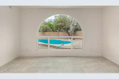 9035 E Berkshire Circle E, Tucson, AZ 85710 - Photo 11