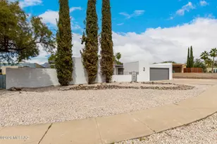 9035 E Berkshire Circle E, Tucson, AZ 85710 - Photo 3