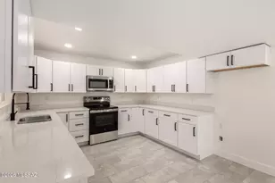 9035 E Berkshire Circle E, Tucson, AZ 85710 - Photo 17