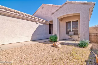 333 W Continental Vista Place, Green Valley, AZ 85614 - Photo 3