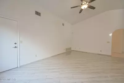 9261 E Bent Creek Way, Tucson, AZ 85747 - Photo 15