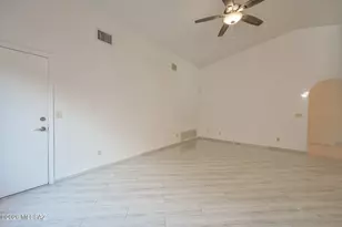 9261 E Bent Creek Way, Tucson, AZ 85747 - Photo 15