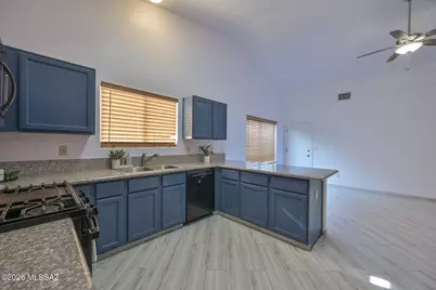 9261 E Bent Creek Way, Tucson, AZ 85747 - Photo 11