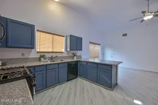 9261 E Bent Creek Way, Tucson, AZ 85747 - Photo 11