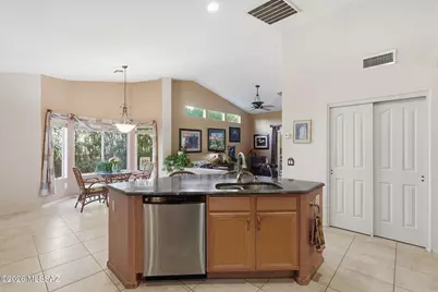 1018 N Cowboy Canyon Drive, Green Valley, AZ 85614 - Photo 19