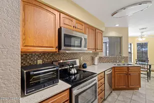 14410 N Spanish Garden Ln, Oro Valley, AZ 85755 - Photo 9