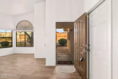 10317 N Mineral Spring Lane, Oro Valley, AZ 85737 - Photo 5