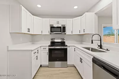 2437 S Saddleback Avenue, Tucson, AZ 85710 - Photo 9