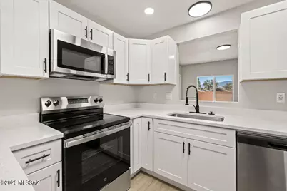 2437 S Saddleback Avenue, Tucson, AZ 85710 - Photo 11