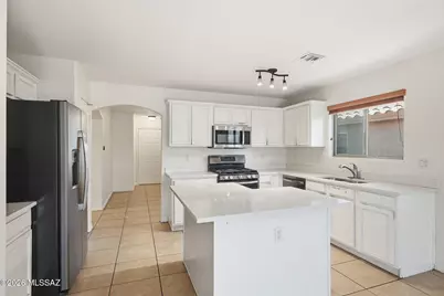 841 W Calle Barranca Seca, Green Valley, AZ 85614 - Photo 11