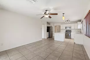 841 W Calle Barranca Seca, Green Valley, AZ 85614 - Photo 7