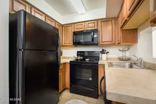 1810 E Blacklidge Dr, Tucson, AZ 85719 - Photo 5