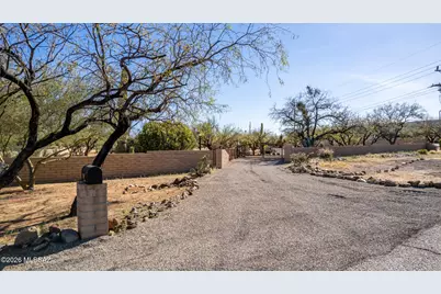 1041 W Mission Twin Buttes Road, Green Valley, AZ 85622 - Photo 13