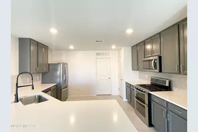 8010 S Golden Bell Drive, Tucson, AZ 85717 - Photo 7