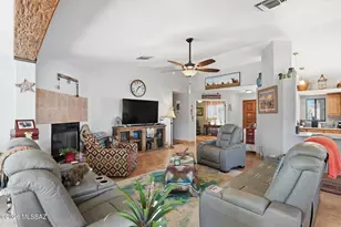 901 W Paseo Del Cilantro, Green Valley, AZ 85614 - Photo 9