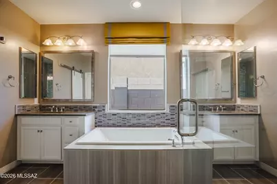 11100 N Delphinus Street, Oro Valley, AZ 85742 - Photo 19