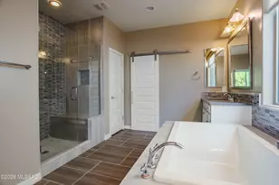 11100 N Delphinus St, Oro Valley, AZ 85742 - Photo 21