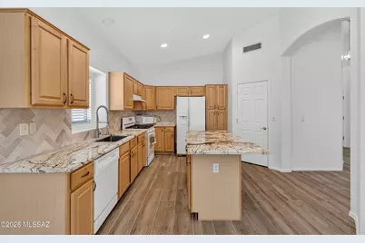 7463 N Bradstreet Drive, Tucson, AZ 85743 - Photo 13