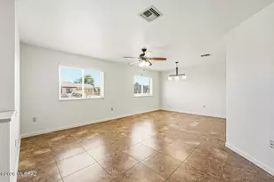 814 W Belltower Dr, Green Valley, AZ 85614 - Photo 9