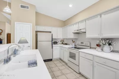 9074 N Safflower Lane, Tucson, AZ 85743 - Photo 19