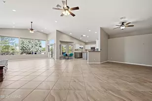 2860 S Greenside Pl, Green Valley, AZ 85614 - Photo 9