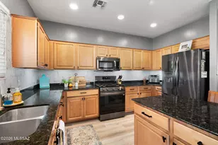 8942 W Twin Springs Dr, Marana, AZ 85653 - Photo 17