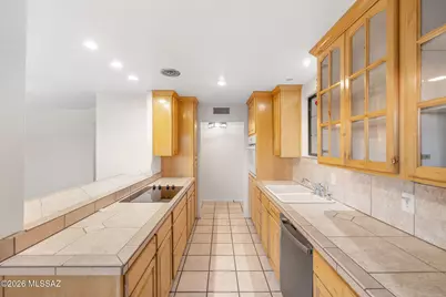 8201 E Lynch Place, Tucson, AZ 85710 - Photo 9